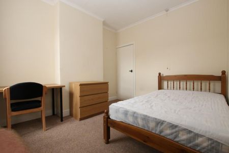 4 bedroom terraced house to rent - Photo 5