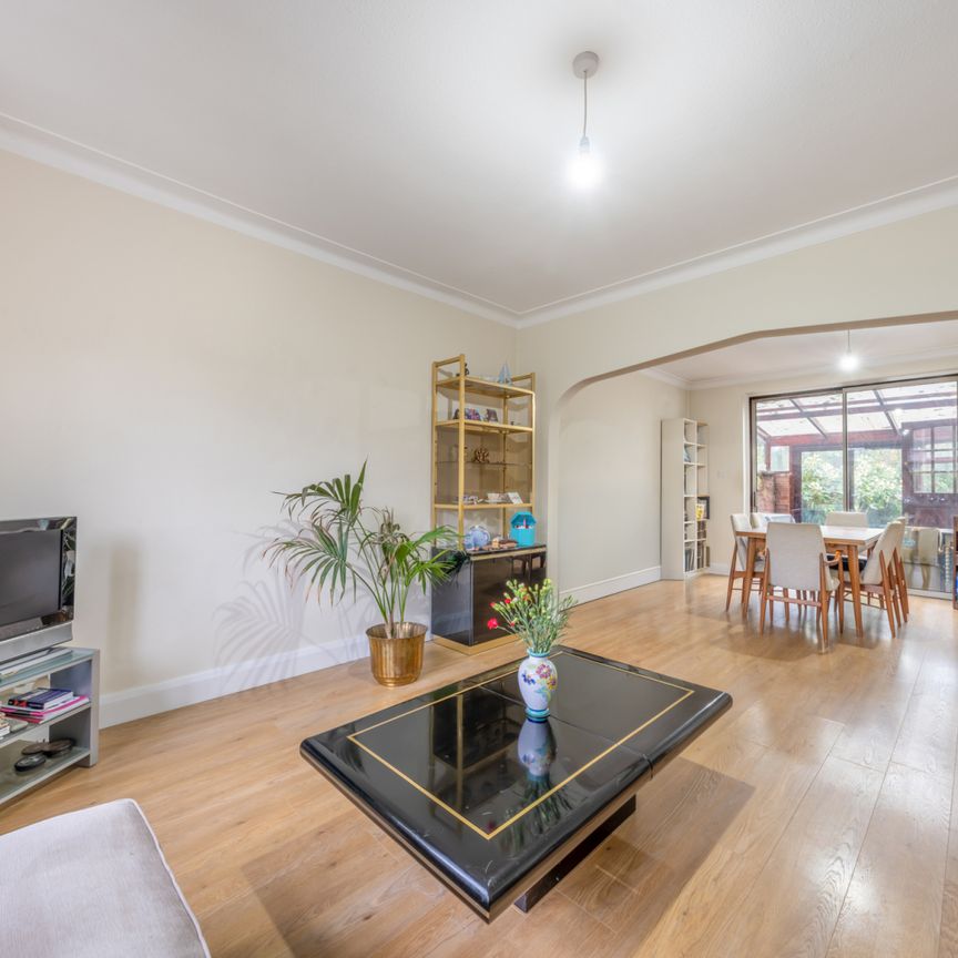 Highlands Road, Barnet, EN5 - Photo 1