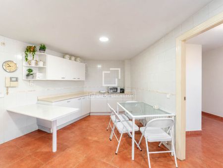 5 Bedroom apartment with 24m² terrace for rent in El Pla del Real, Valencia - Photo 4