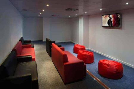 Large Studio - Photo 3