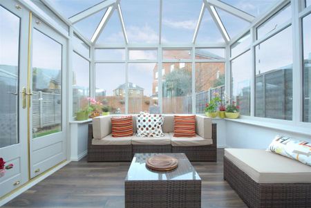 4 bedroom semi-detached house to rent - Photo 4