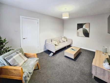 3 bedroom semi-detached house to rent - Photo 2