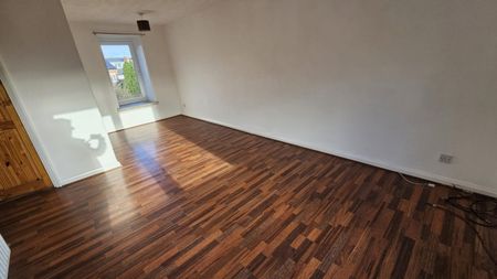 2 bed Apartment - To Let - Photo 3