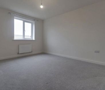 4 bedroom semi-detached house to rent - Photo 6