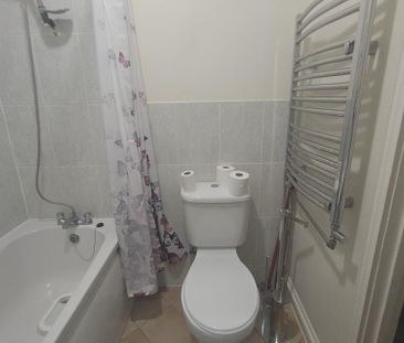 2 bedroom maisonette to rent - Photo 2