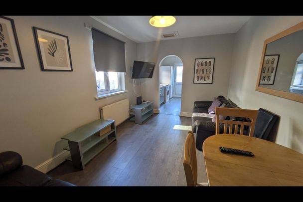 Room in a Shared House, Cromwell Road, SO15 - Photo 1