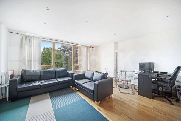 Modern 2 bed 2 bath property within a secure new development - Photo 1