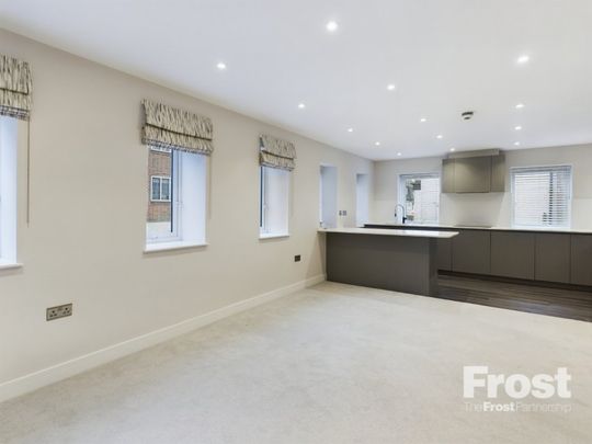 11 Station Road, Gerrards Cross,SL9 - Photo 1