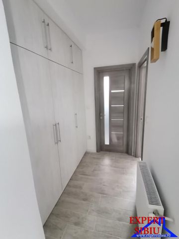 INCHIRIEZ ap. 3 camere decomandat,constructie noua, zona Turnisor - Fotografie 3