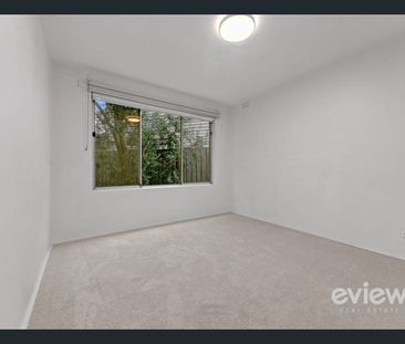 Comfortable, Low-Maintenance Living in the Heart of Altona! - Photo 2