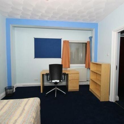 8 bedroom terraced house to rent - Photo 1