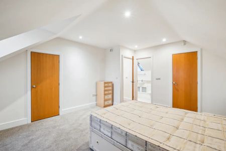 4 bedroom house in Putney - Photo 2