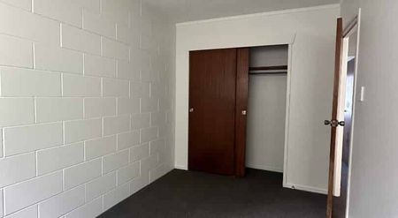 Tidy 2 bedroom Unit - Photo 4