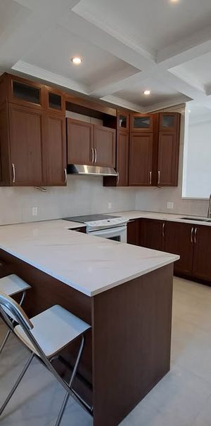 Ahuntsic - 6 1/2 Avec Cour Et Parking - Photo 1