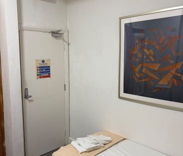 Studio Flat, Castletown Road, W14 - Photo 1