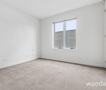 Stylish apartment in the heart of Thornbury - Photo 3