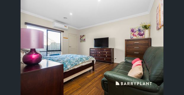 Huge living space and 2 master bedrooms - Photo 1