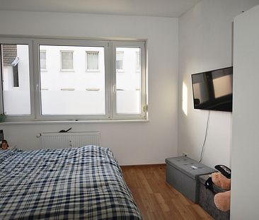 Helle, top renovierte 3-Zimmer Wohnung mit großer Terrasse in ruhiger, zentraler Lage von Krefeld - Photo 2