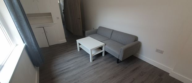 2 Strathnairn Street, Roath, Cardiff, CF24 3JN - Photo 1