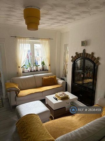 2 bedroom terraced house to rent - Photo 2