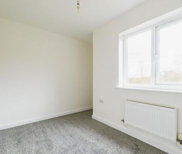 2 bedroom Flat To Let - Photo 2
