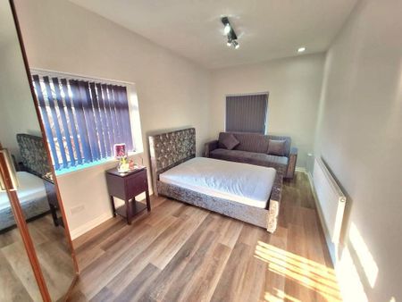 1 bedroom in a house share to rent - Photo 3