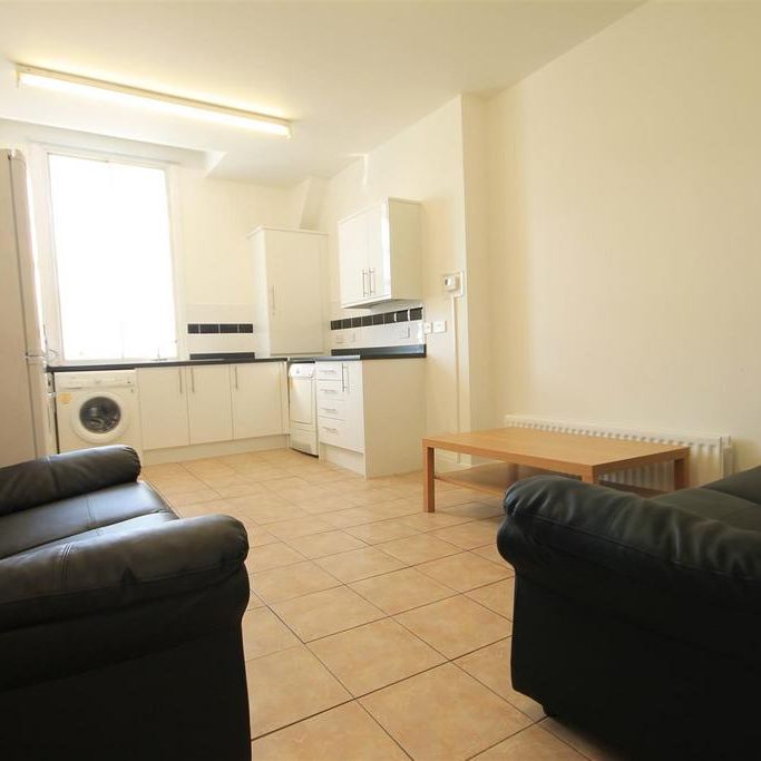 6 bedroom apartment to rent - Photo 1