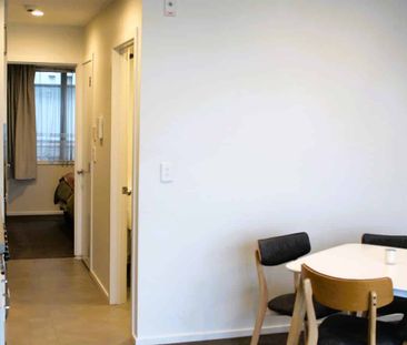 Stylish City Centre Apartment - Fully Furnished - Photo 4