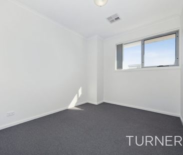 Spacious Two Storey Townhouse in Lightsview - Photo 3