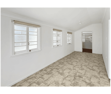 Queenslander offering Rural living - Available Now - 6 Month lease - Photo 6