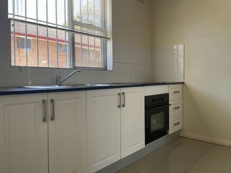 Renovated Ground Floor 2 Bedroom unit - Photo 3