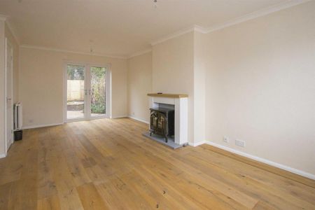 4 bedroom detached house to rent - Photo 2