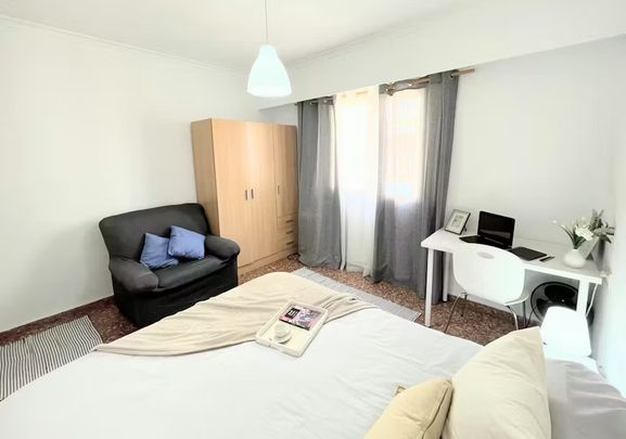 Carrer de Vázquez de Mella, Burjassot, Valencian Community 46100 - Photo 1