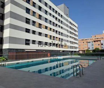 Alquiler de piso en Calle de Adolfo Marsillach - Photo 2