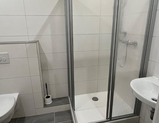 Werdau-ruhiges Zentrum, große 1-Zi.-Whg. mit Wanne, Einbauküche (inkl.) - Photo 1