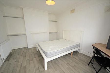 4 bedroom detached house to rent - Photo 3