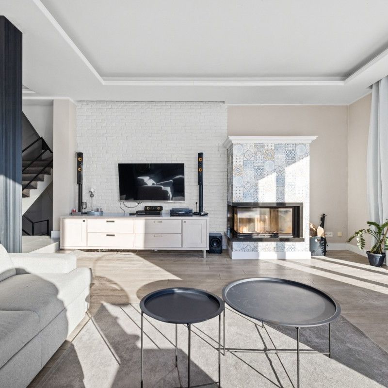 Duży dom wolnostojący z prywatnym stawem - Zdjęcie 1