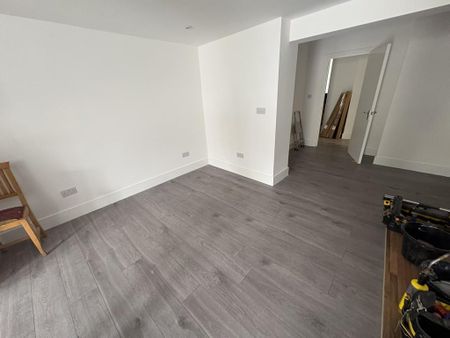 4 bedroom terraced house to rent - Photo 3