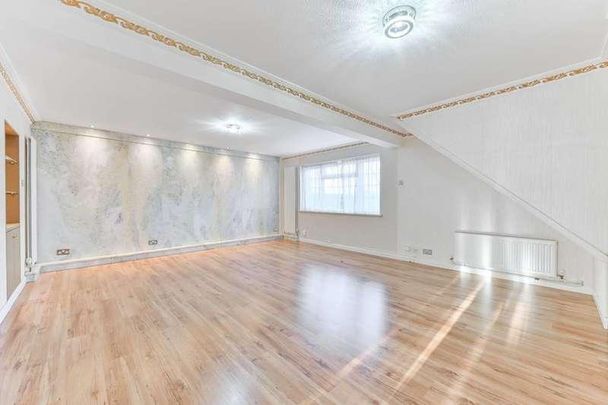 Parklands Way, Worcester, KT4 - Photo 1