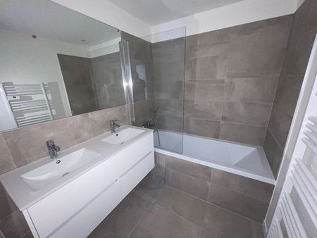 Location Appartement 3 pièces 68m² - Photo 4