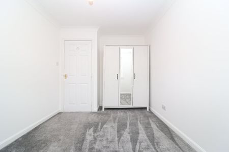 4 bedroom detached house to rent - Photo 4