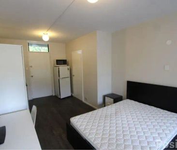 “UNFURNISHED OR FURNISHED STUDIO with BALCONY!” - Photo 3