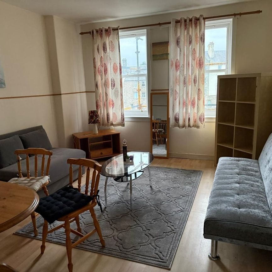 Room in a Shared Flat, Piershill Square West, EH8 - Photo 1
