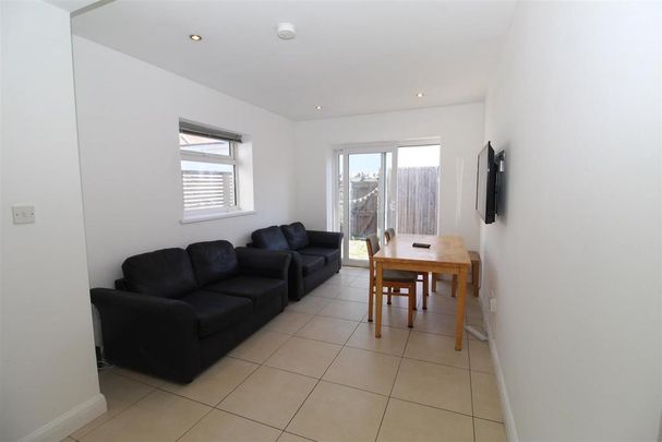 6 bedroom private hall to rent - Photo 1