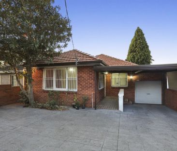 Desirably Located Family Home in Burwood - Photo 3