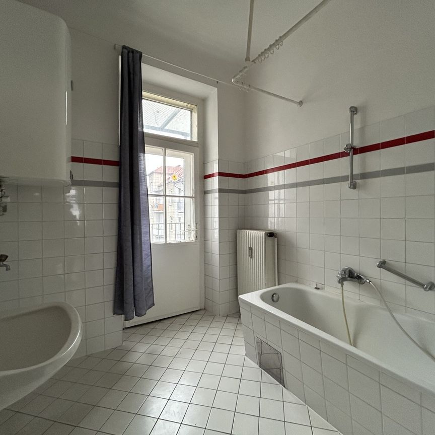 Charmante Altbauwohnung mit großzügigen Freiflächen - Photo 1