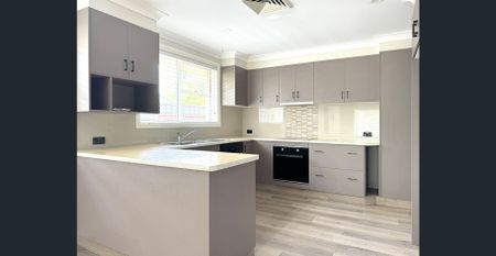 Large family home located in Buxton - Photo 2