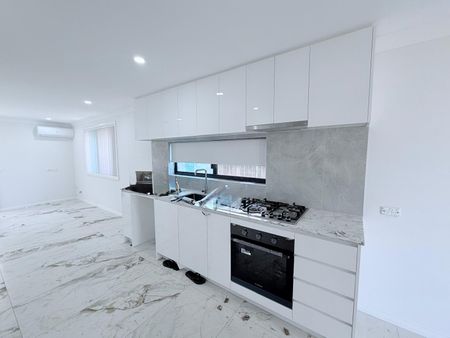 Modern 2-Bedroom Granny Flat in Convenient Location - Photo 2