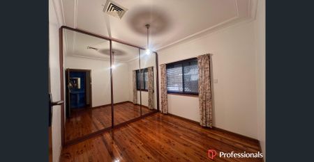 Charming Family Home in Smithfield - Photo 5