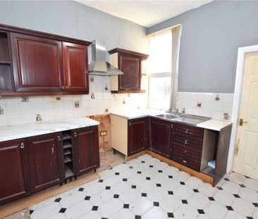 4 bedroom end of terrace house to rent - Photo 1